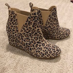 Toms leopard Kelsey wedge booties